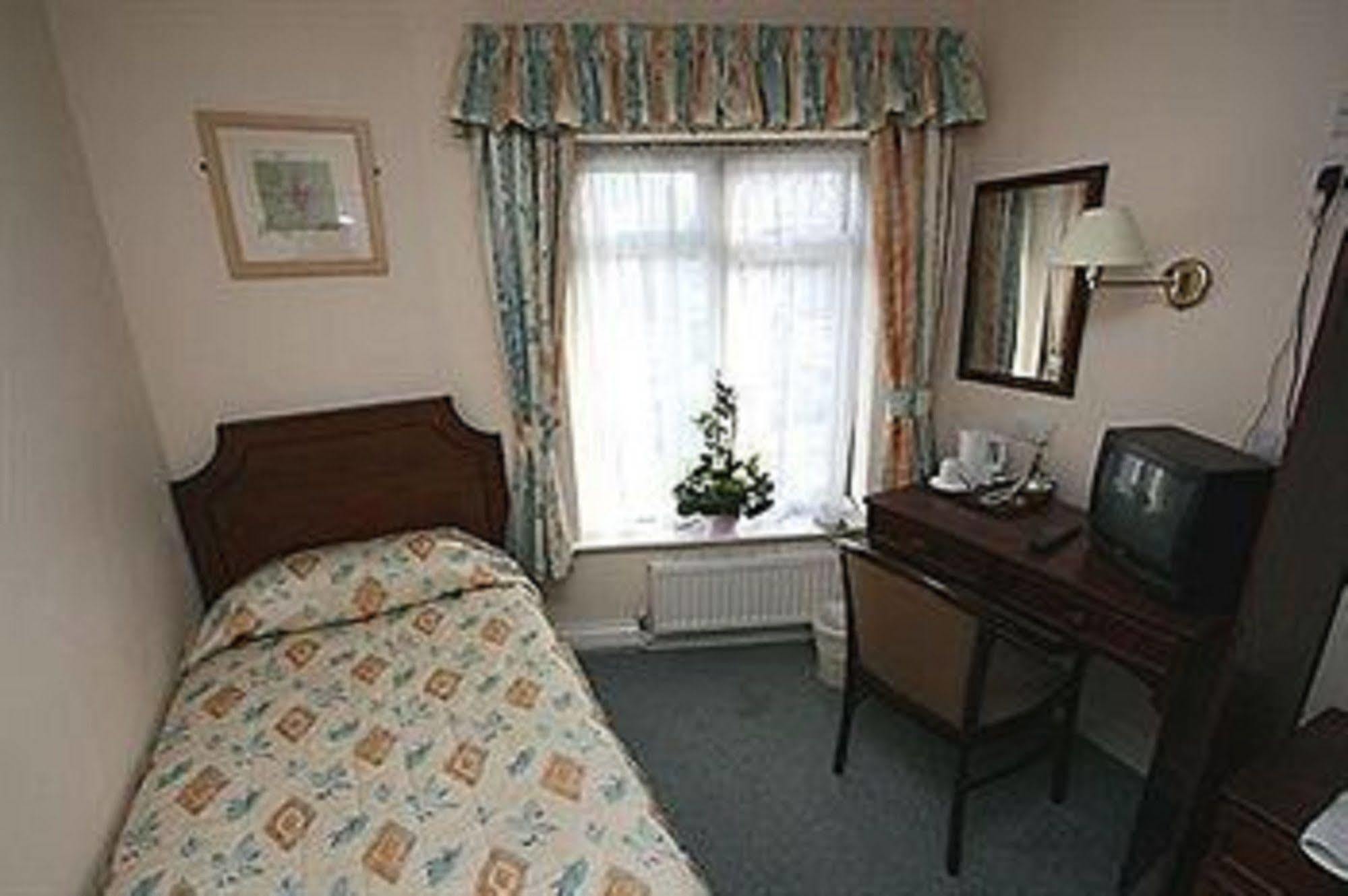 Warren Lodge Shepperton Pokój zdjęcie